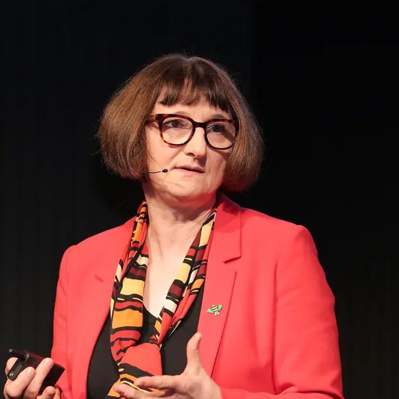 Dr. Heike Riel